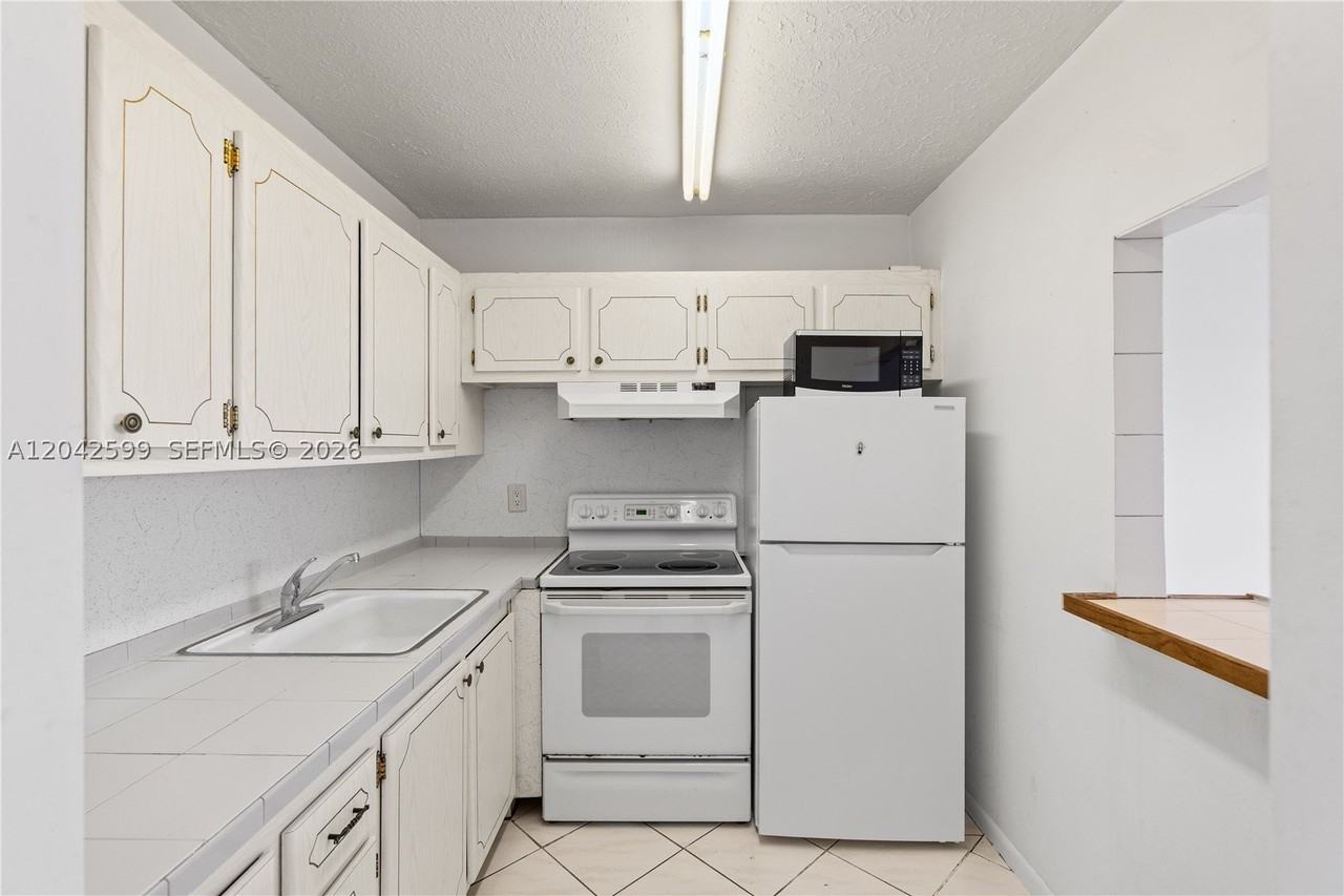 237 Camden J #237 - Photo 5 of 40