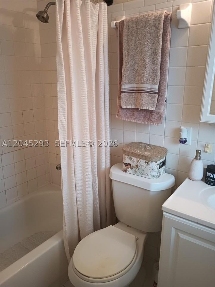 1433 Sw 24th Ct #2 - Photo 6 of 8