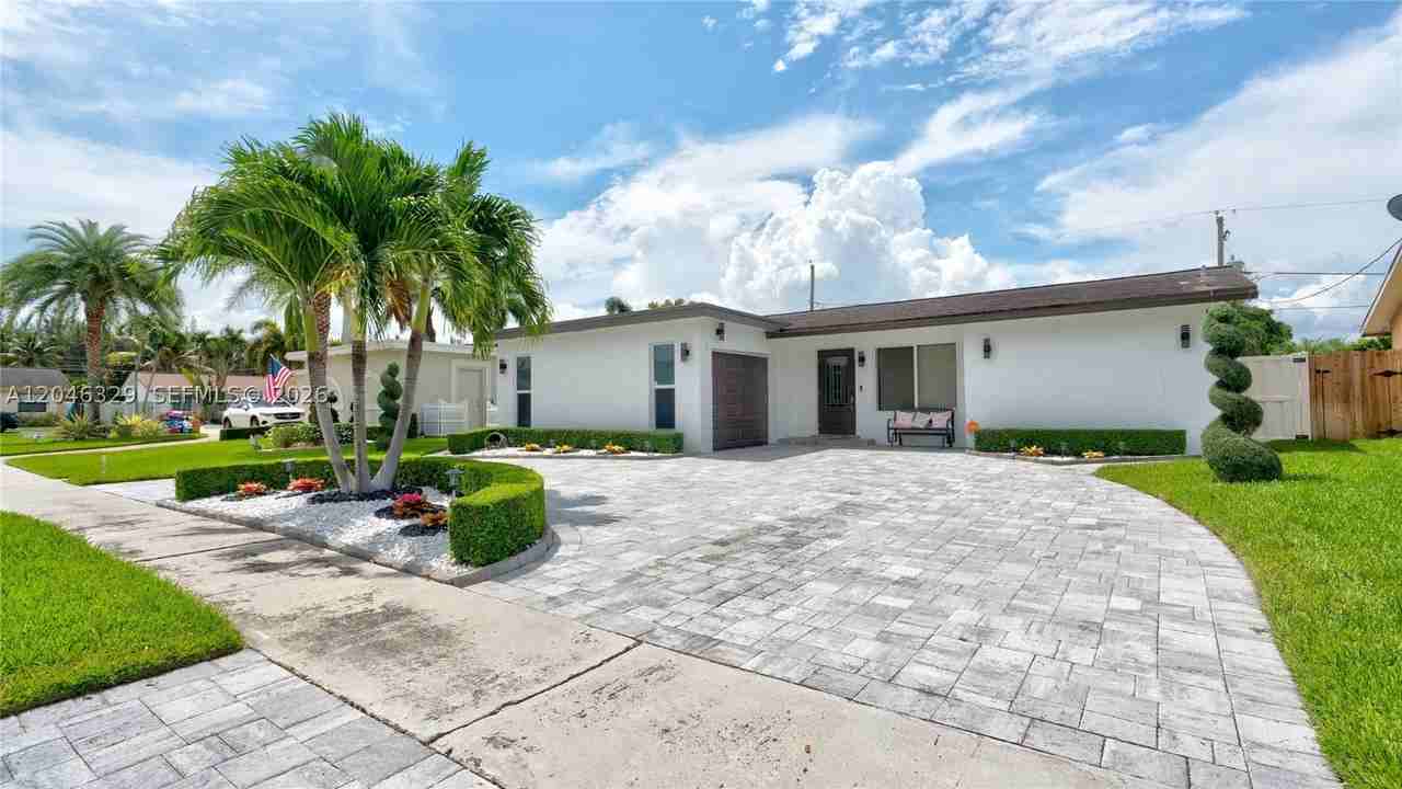 11370 Nw 46th Pl - Photo 2 of 50