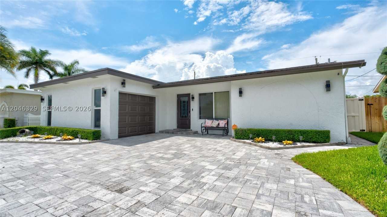 11370 Nw 46th Pl - Photo 3 of 50