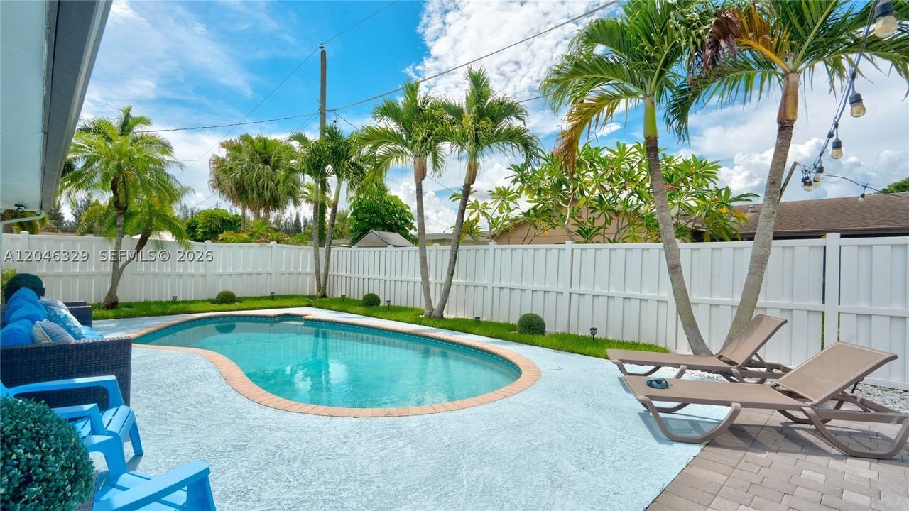 11370 Nw 46th Pl - Photo 5 of 50