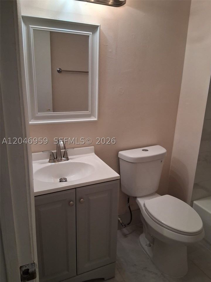10907 Royal Palm Blvd #10907 - Photo 5 of 11