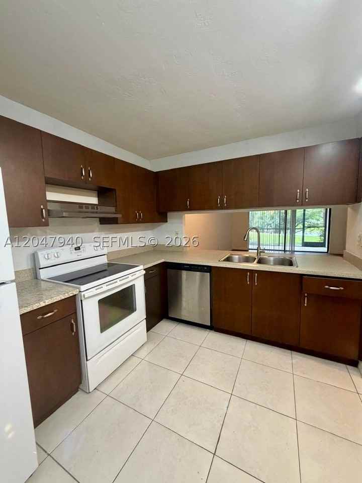 100 Nw 76th Ave #102-2 - Photo 4 of 17