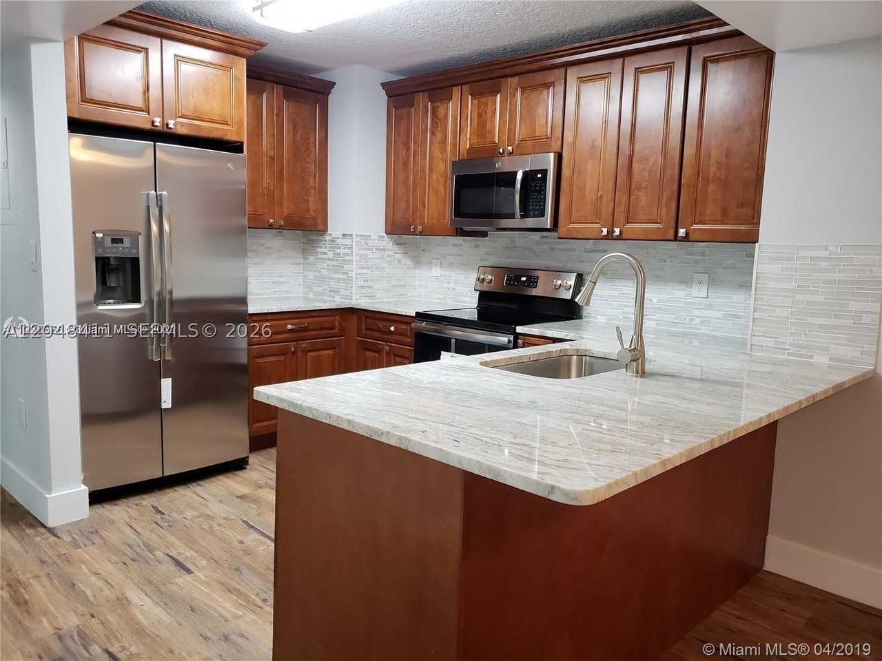 104 Sw 9th St #304 - Photo 3 of 17