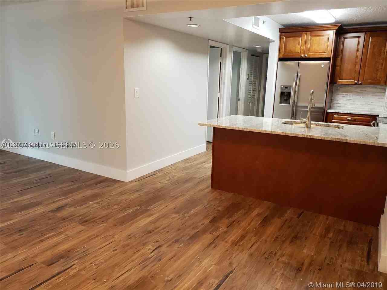 104 Sw 9th St #304 - Photo 4 of 17