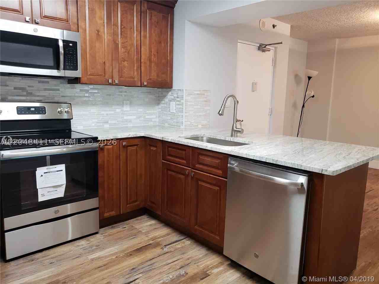 104 Sw 9th St #304 - Photo 5 of 17