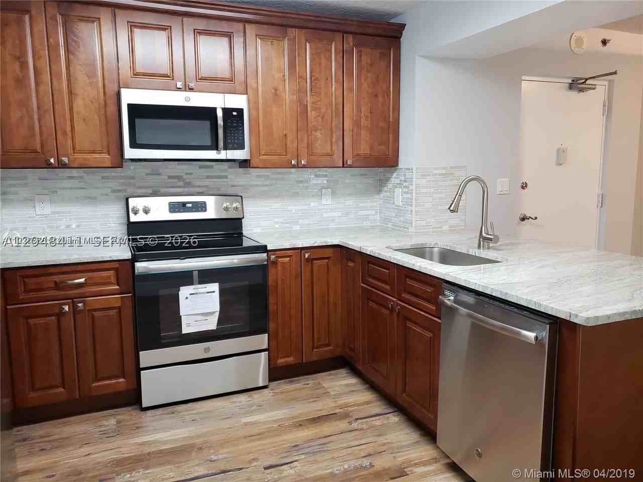 104 Sw 9th St #304 - Photo 6 of 17