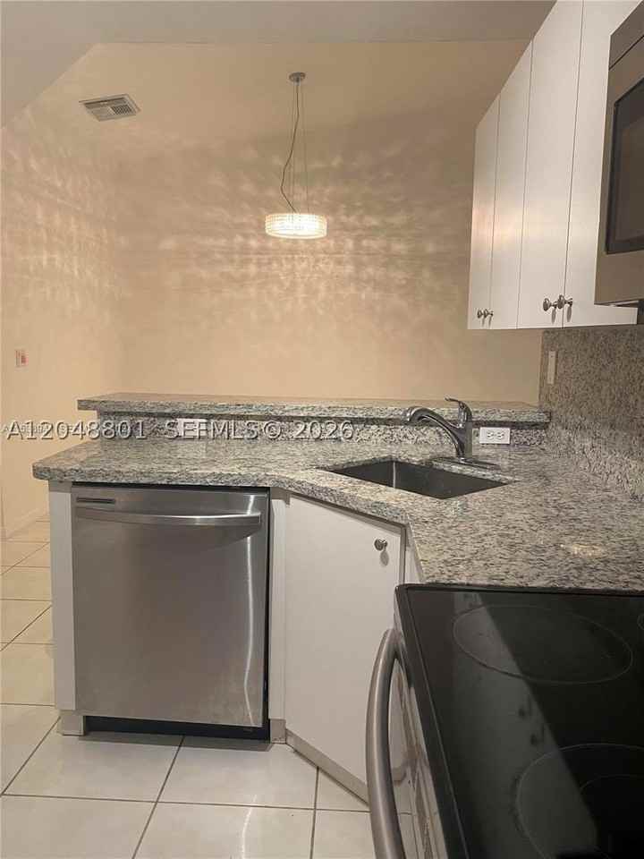 11301 Sw 17th Ct - Photo 5 of 21