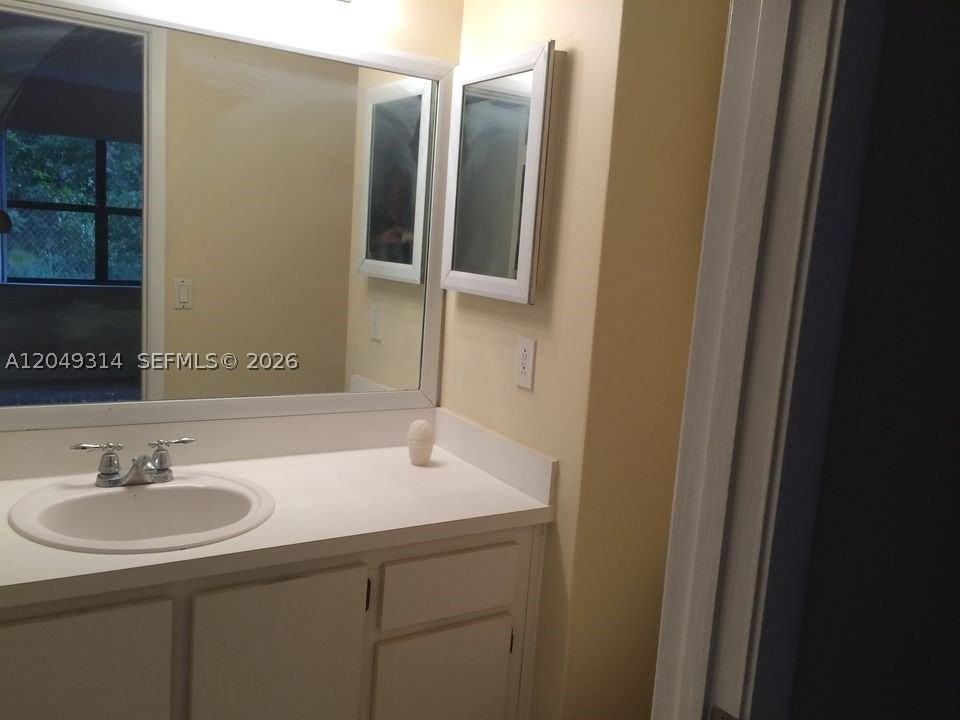 861 Ne 207th Ln #104-14 - Photo 5 of 12