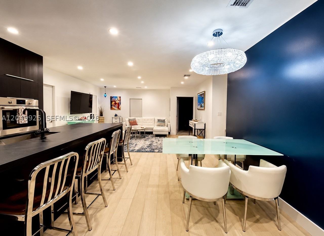 145 Nw 40th St - Photo 6 of 20