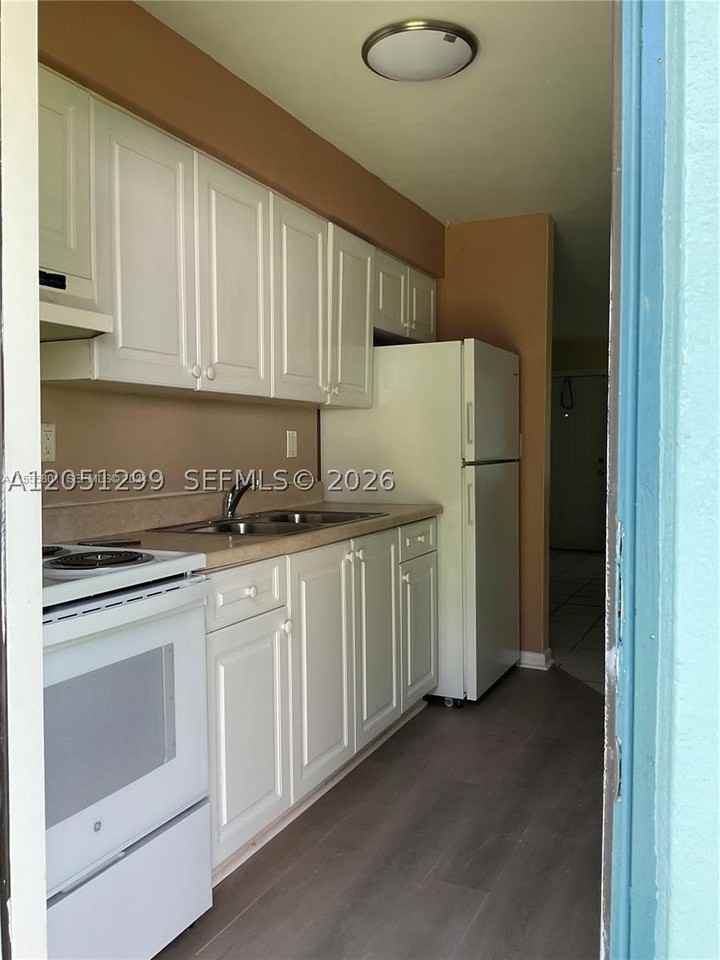 1195 Nw 100th Ter #1 - Photo 6 of 15