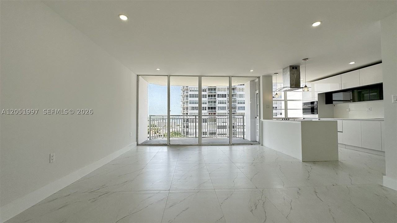 18061 Biscayne Blvd #1204 - Photo 6 of 30