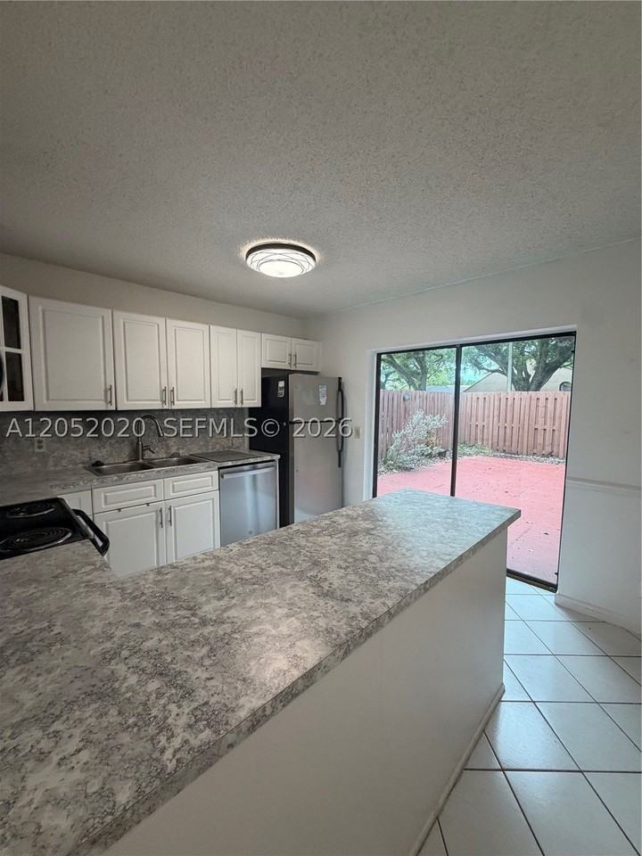 2563 Camelot Ct #2563 - Photo 3 of 10