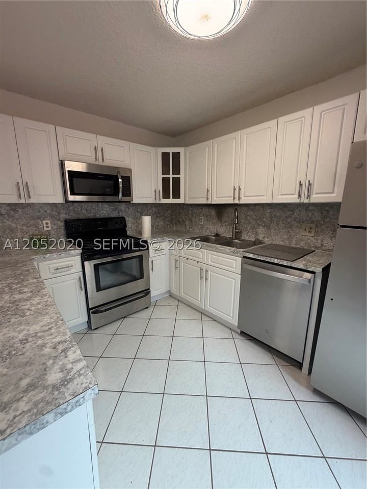 2563 Camelot Ct #2563 - Photo 5 of 10