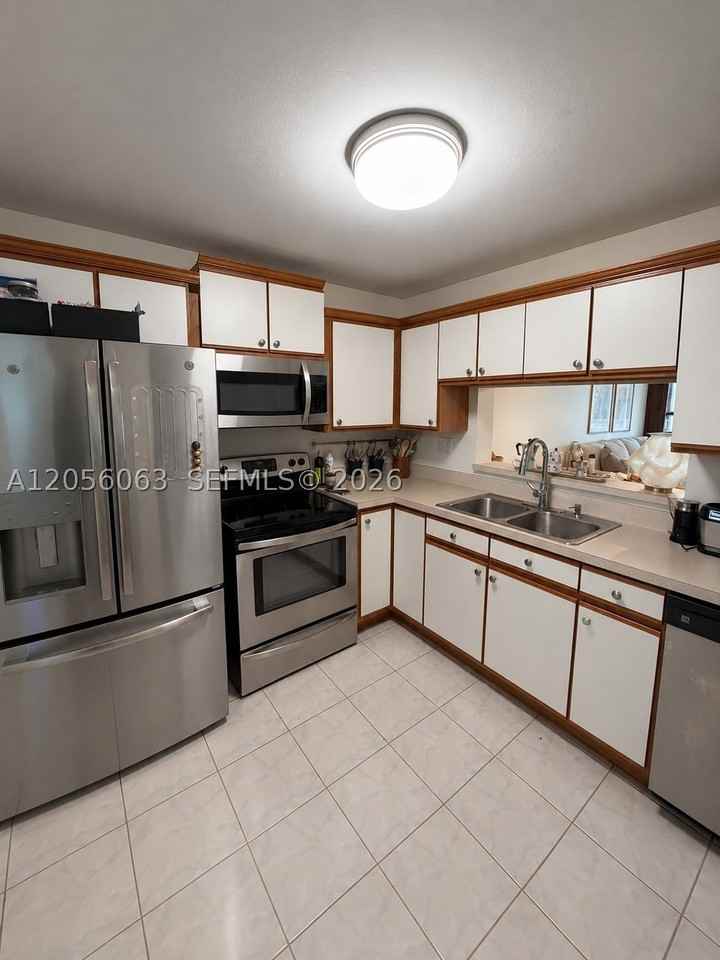10875 Sw 112th Ave #303 - Photo 7 of 23