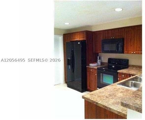 1621 Barcelona Way #6-32 - Photo 3 of 6