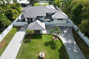 featured image of 12040 Sw 43rd St #12040