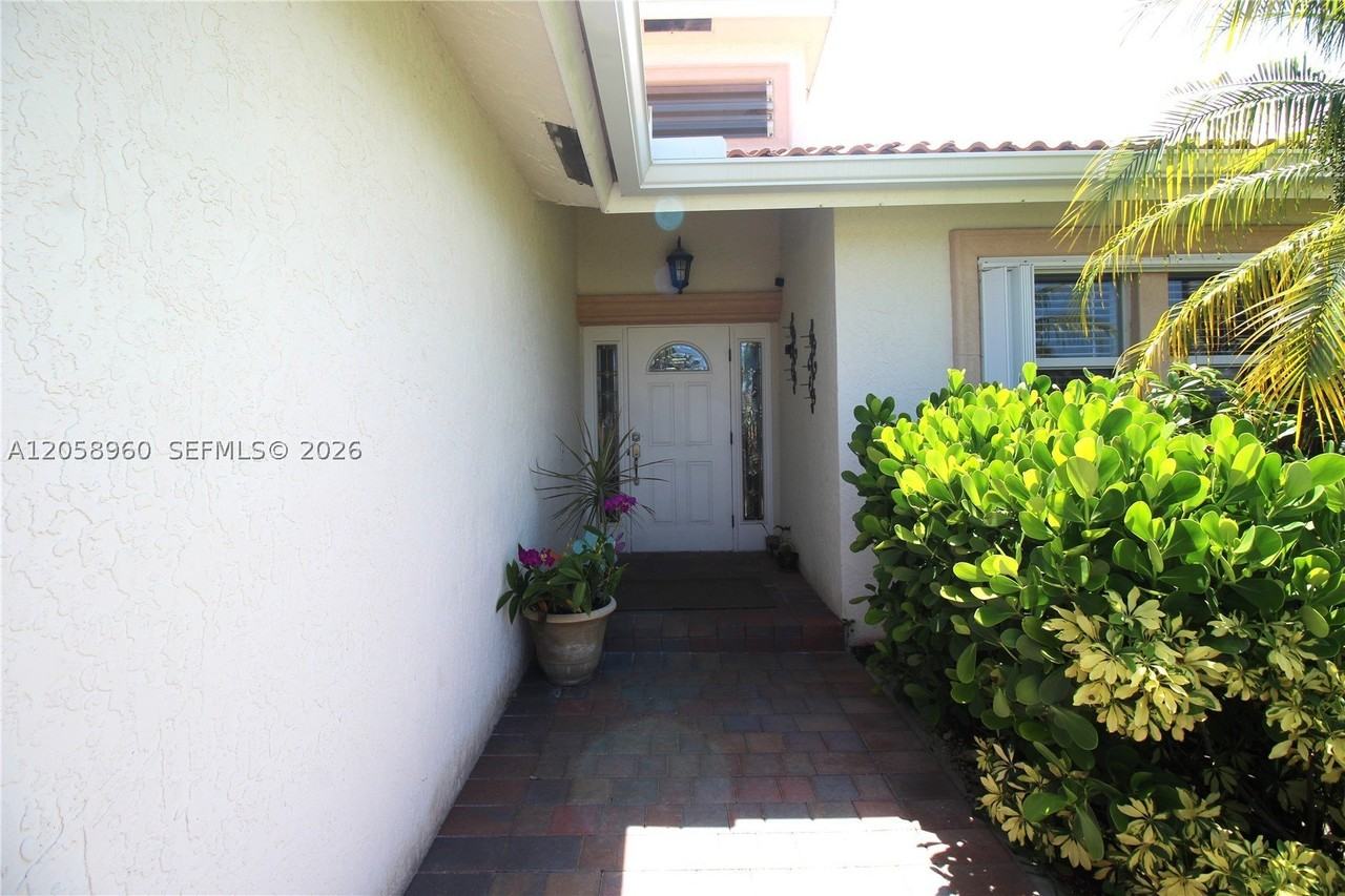 6486 Woodbury Rd - Photo 2 of 31