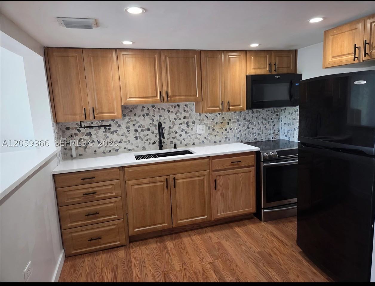 3750 Inverrary Dr #2B - Photo 7 of 12
