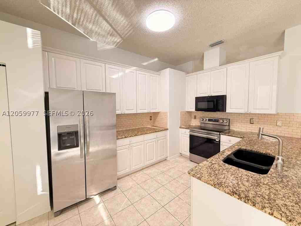 420 Se 23rd Ln #420 - Photo 5 of 30