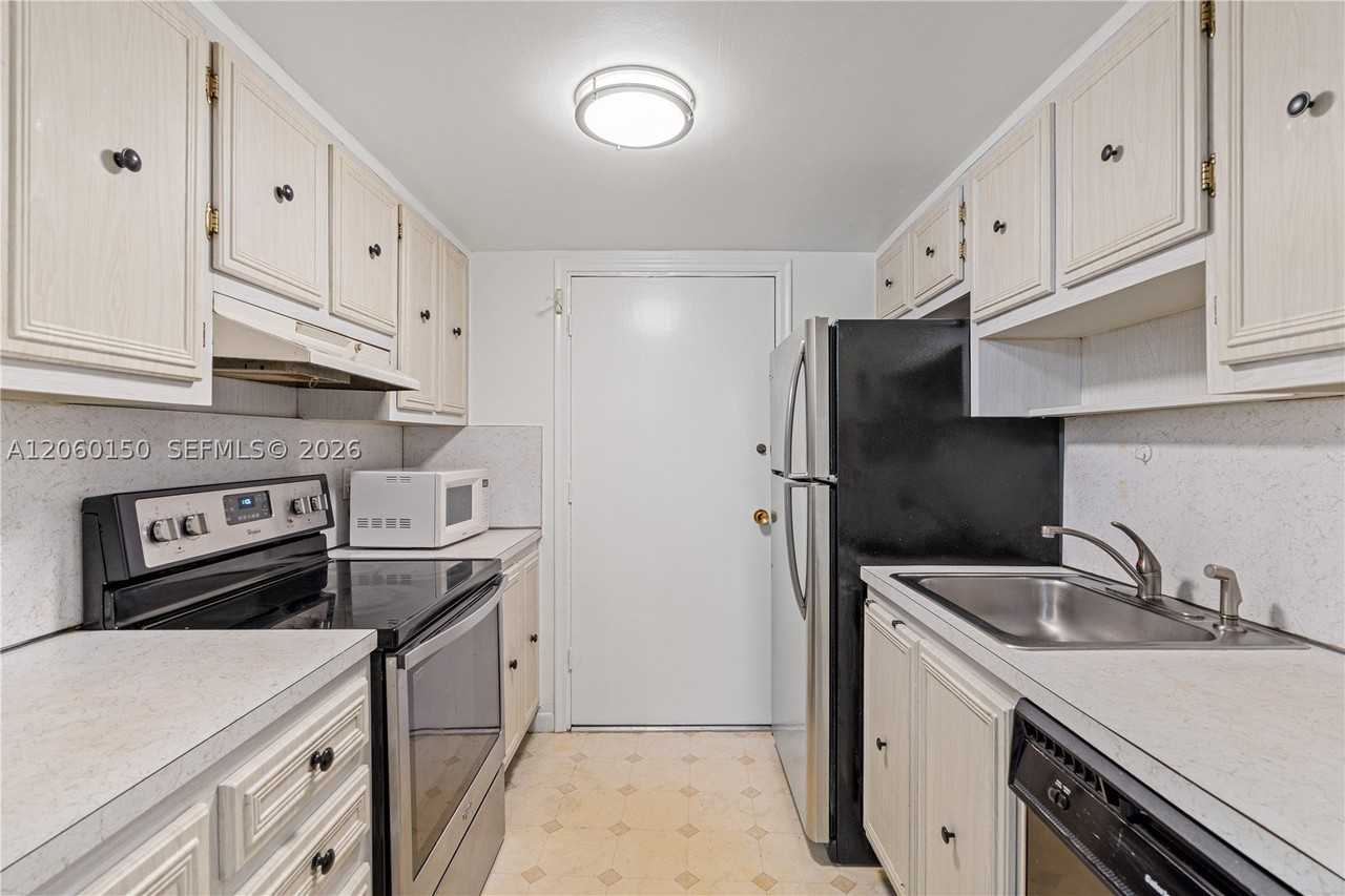15888 Sw 95th Ave #317 - Photo 5 of 19