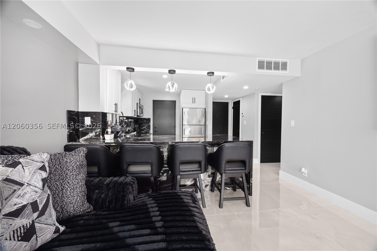 2302 S Cypress Bend Dr #306 - Photo 5 of 15