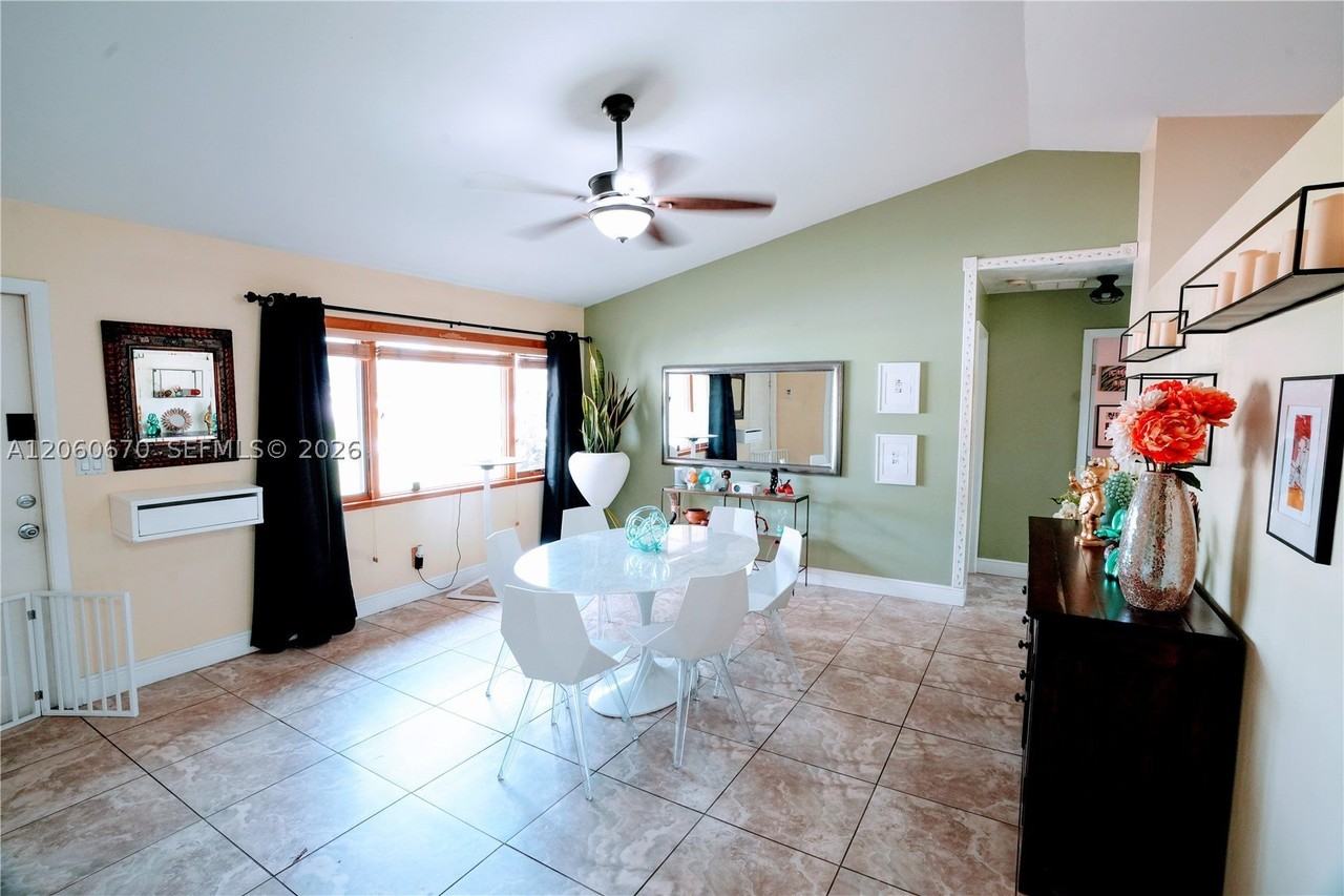 2304 Se 8th Ter - Photo 2 of 9