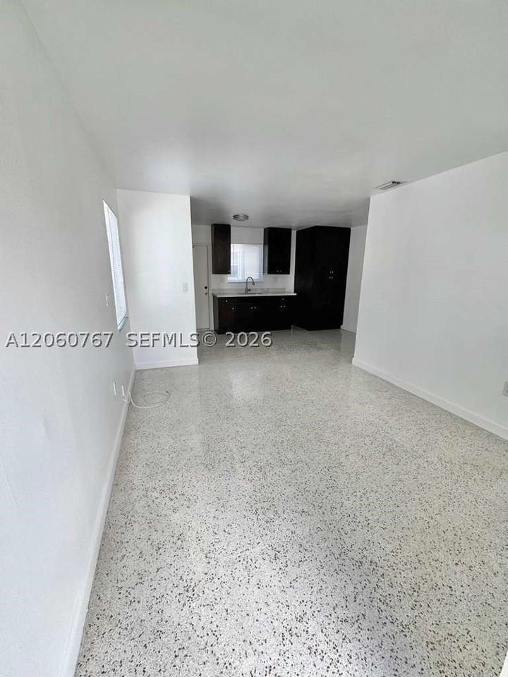 626 W 17th St #626 - Photo 2 of 9