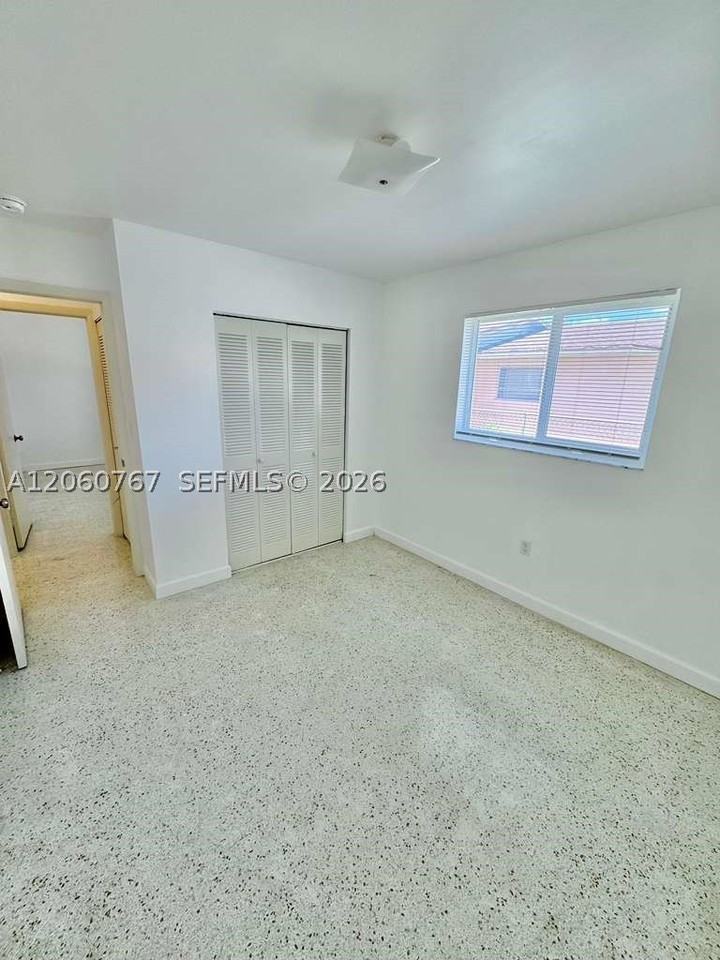 626 W 17th St #626 - Photo 5 of 9