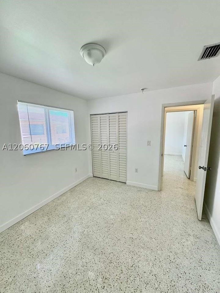 626 W 17th St #626 - Photo 6 of 9