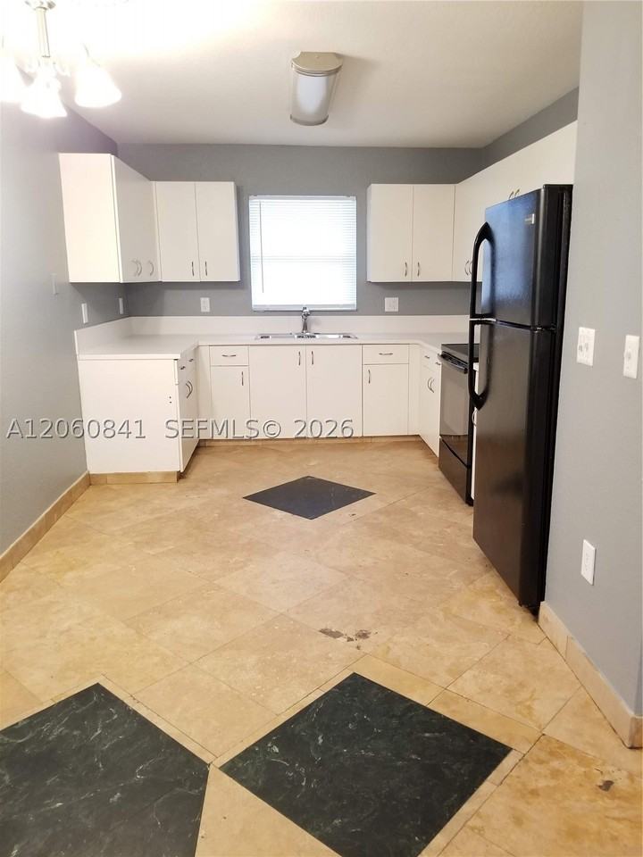 2761 Nw 6th St #2761 - Photo 5 of 32