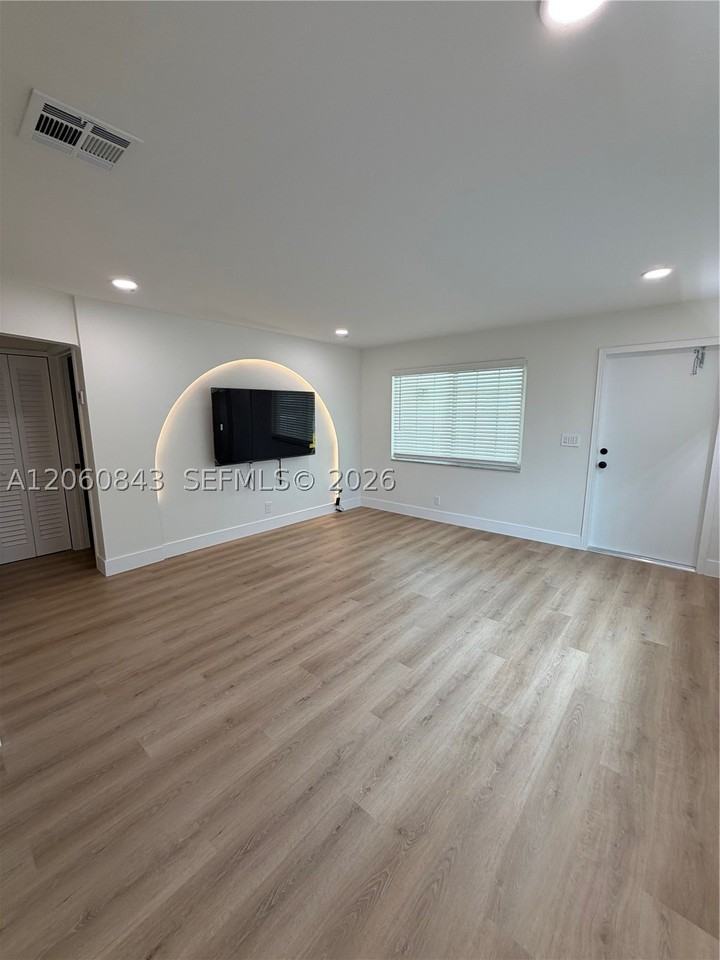 708 Sw 7th Ave #1 - Photo 2 of 21