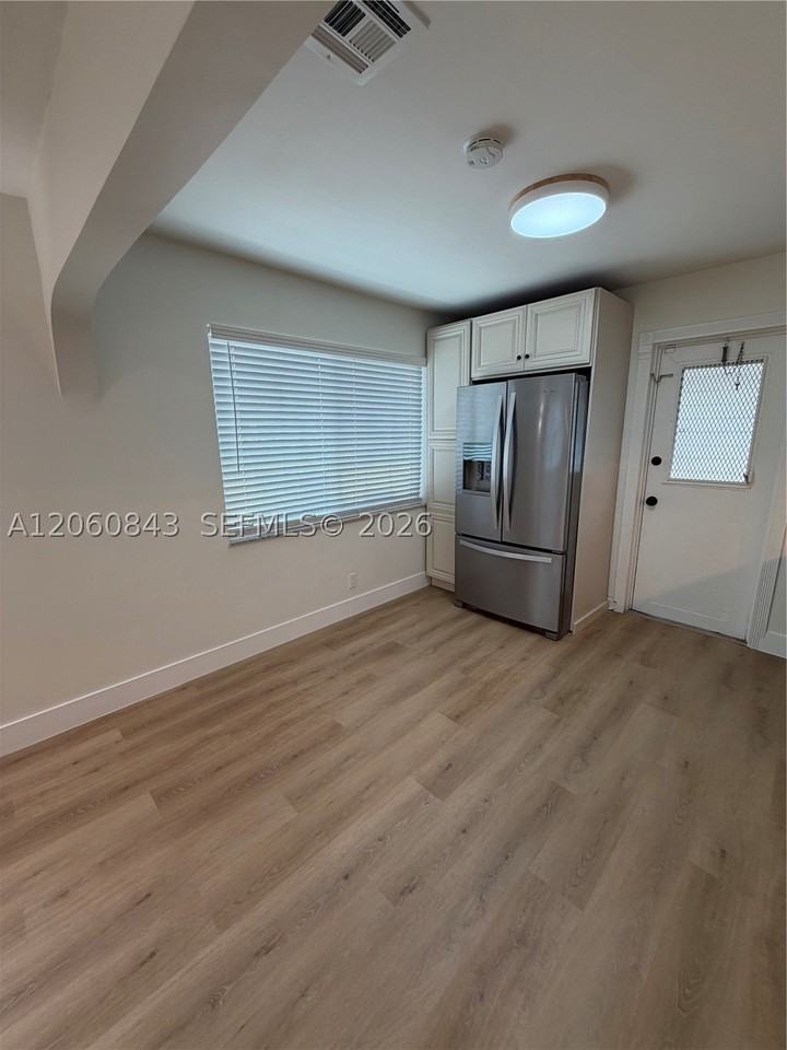 708 Sw 7th Ave #1 - Photo 6 of 21