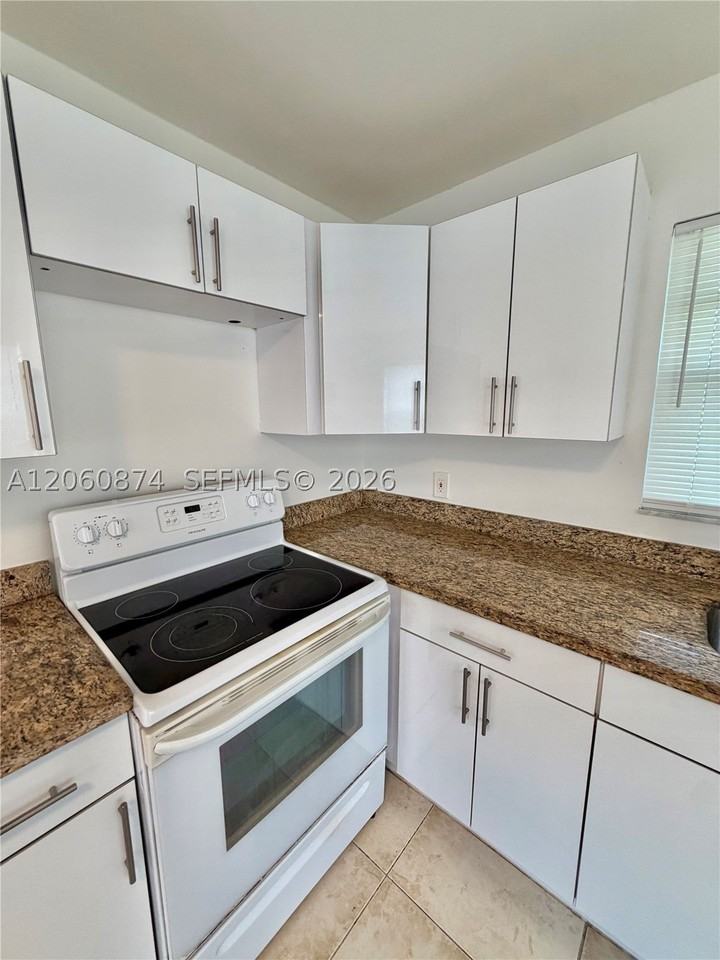 4073 Sw 52nd St #S - Photo 3 of 20