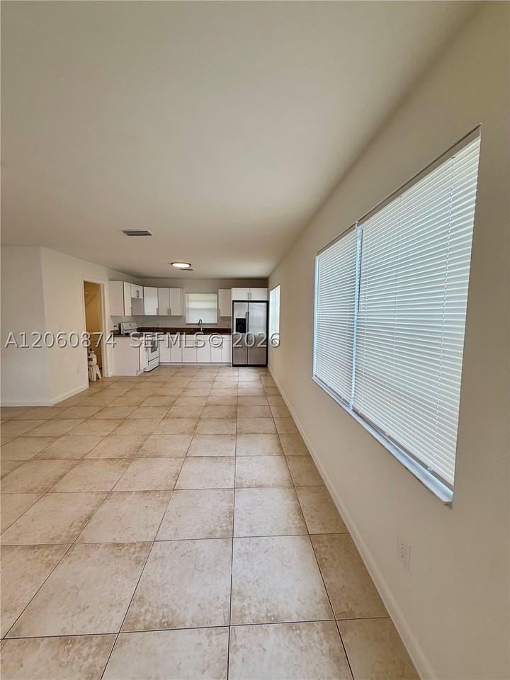 4073 Sw 52nd St #S - Photo 4 of 20
