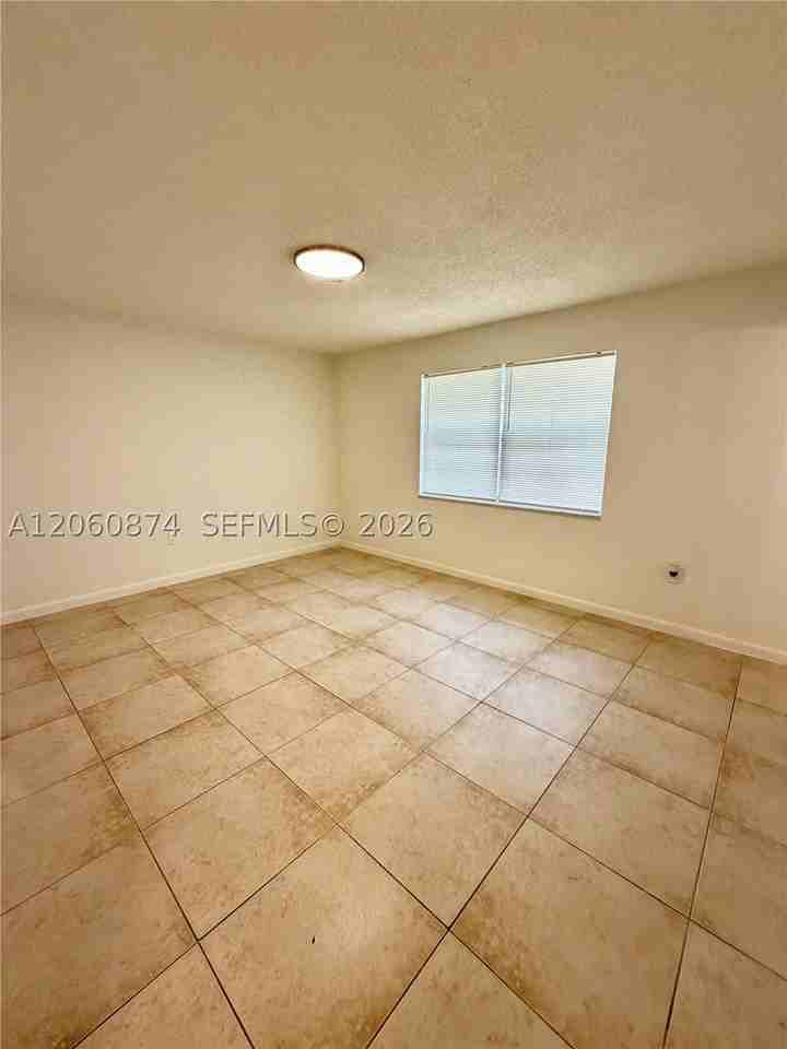 4073 Sw 52nd St #S - Photo 5 of 20