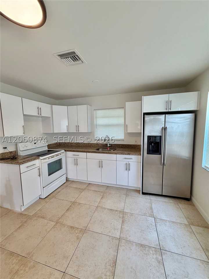 4073 Sw 52nd St #S - Photo 6 of 20