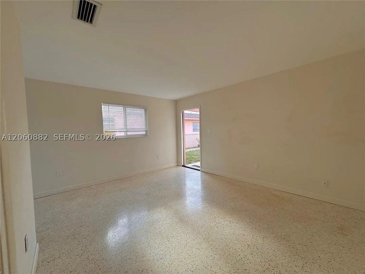 628 W 17th St #628 - Photo 2 of 9