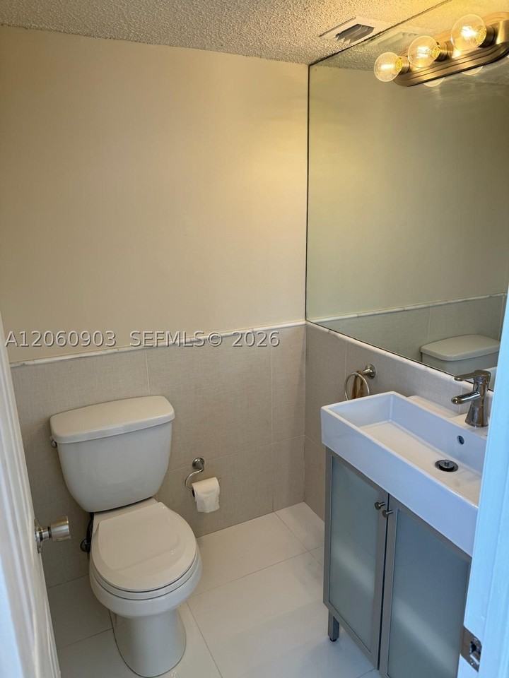 6045 Nw 186th St #309 - Photo 2 of 12