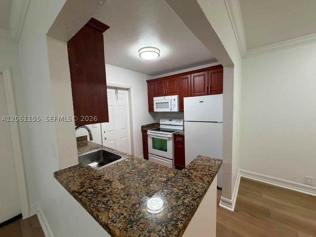 1400 Ne 56th St #106 - Photo 5 of 39