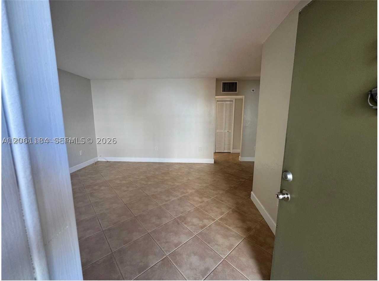 115 Calabria Ave #5 - Photo 3 of 13