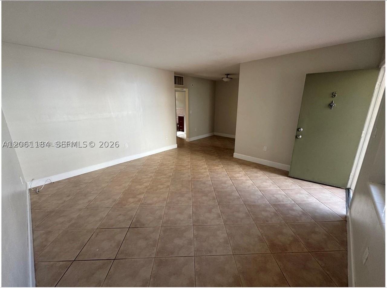 115 Calabria Ave #5 - Photo 4 of 13