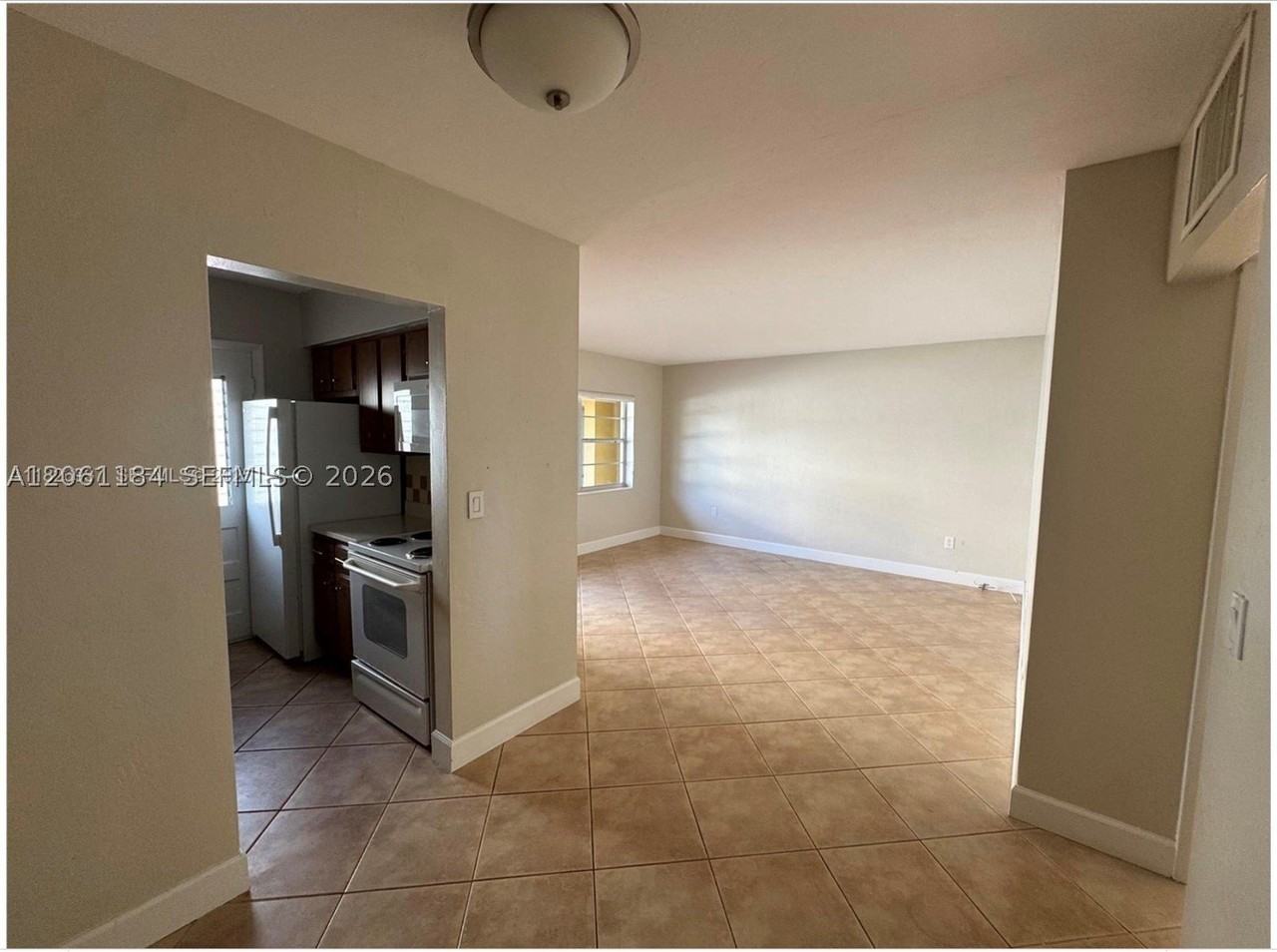 115 Calabria Ave #5 - Photo 5 of 13