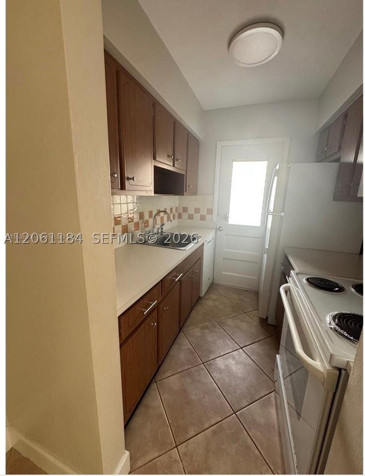 115 Calabria Ave #5 - Photo 6 of 13