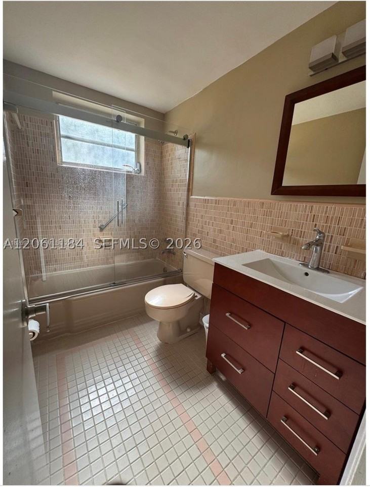 115 Calabria Ave #5 - Photo 7 of 13