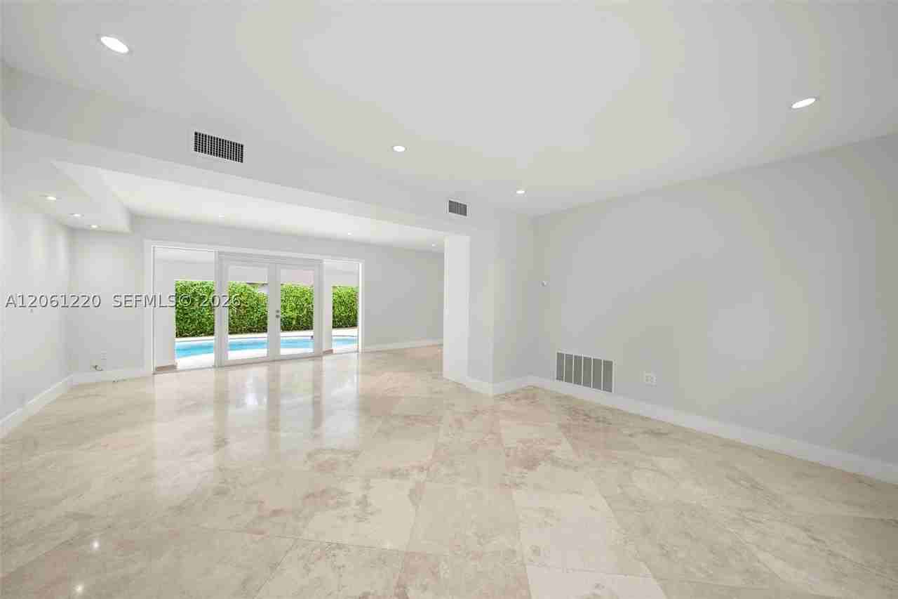 5510 Orduna Dr - Photo 2 of 16