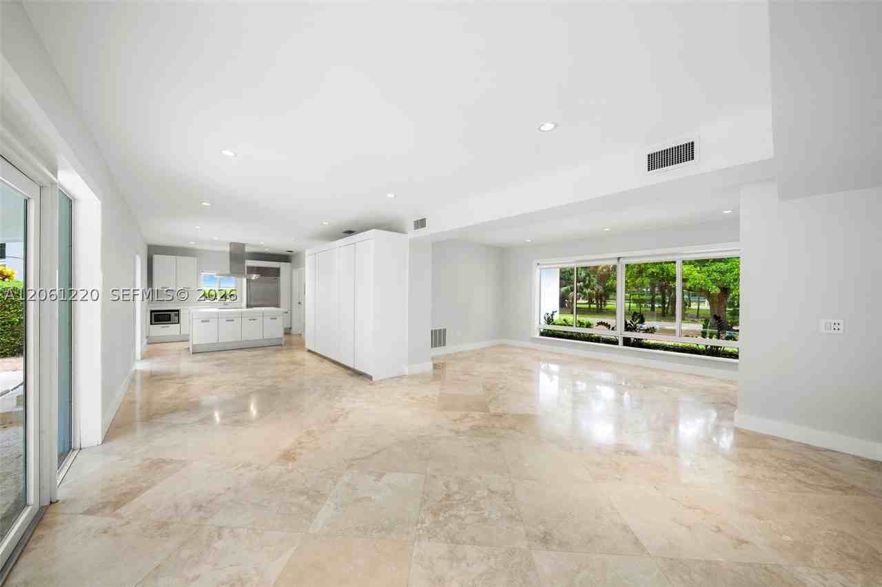 5510 Orduna Dr - Photo 6 of 16