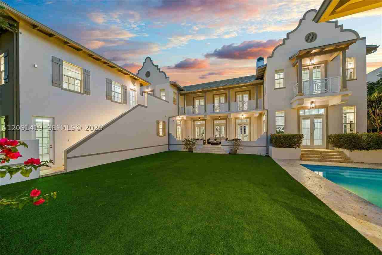 7745 Sw 54th Ave - Photo 2 of 46