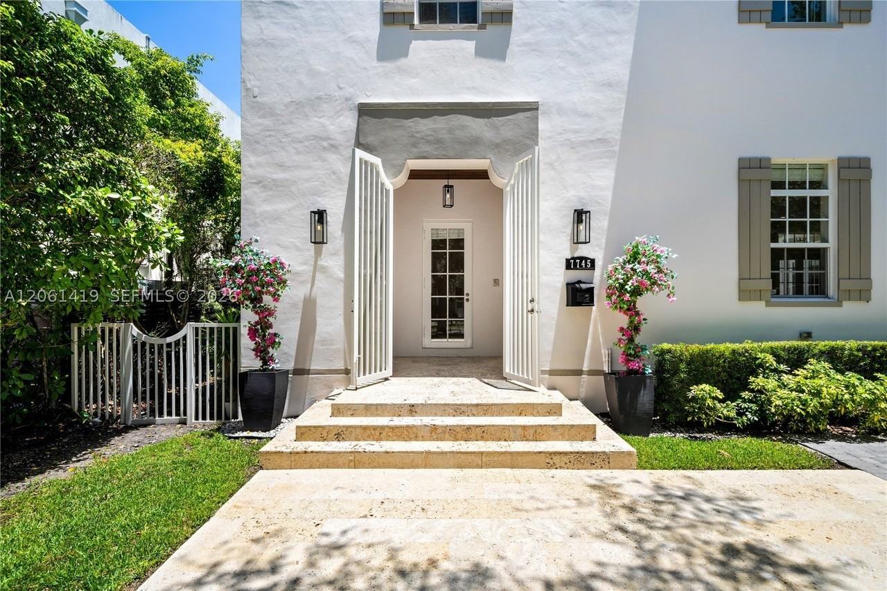 7745 Sw 54th Ave - Photo 4 of 46