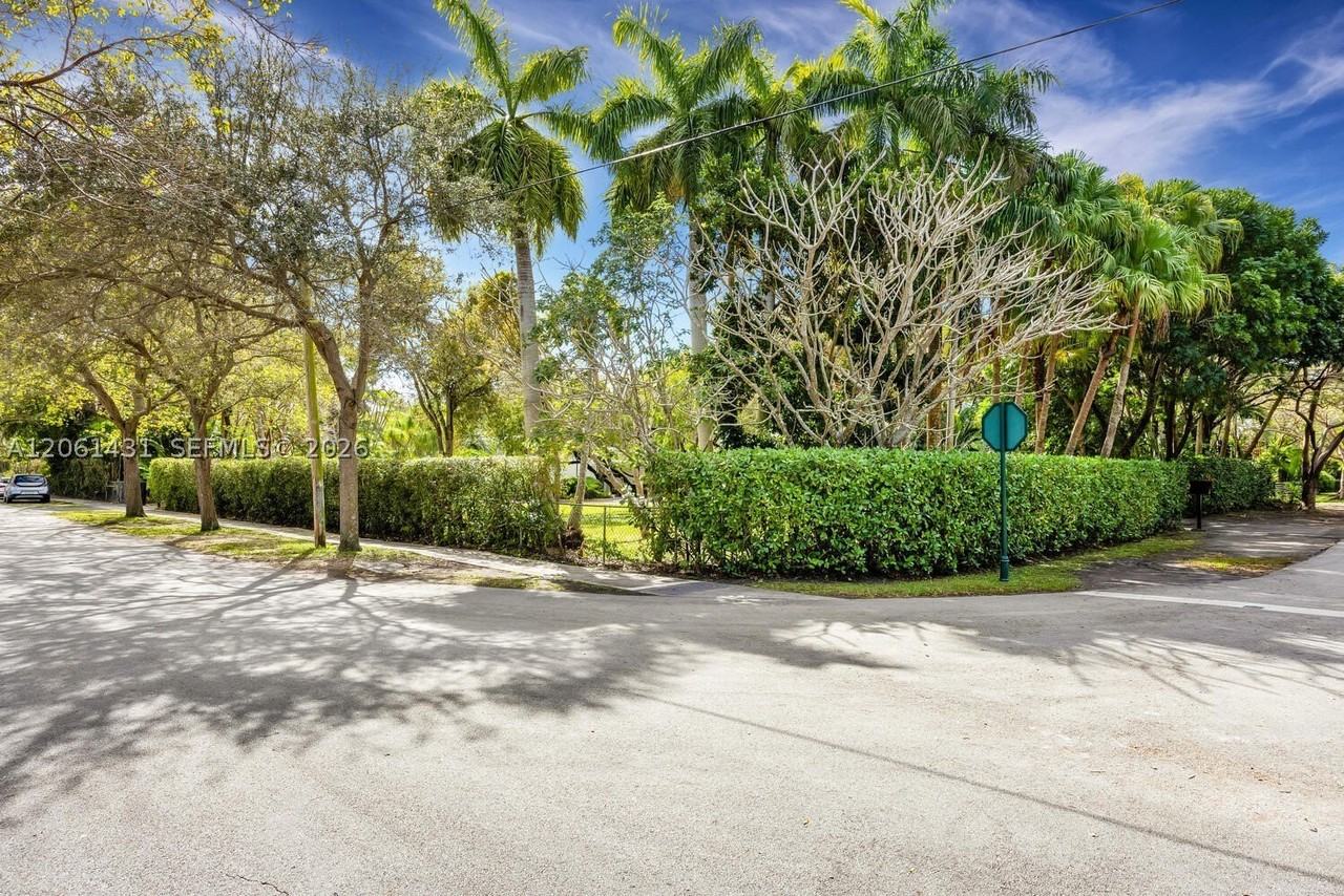 12200 Sw 74th Ct - Photo 2 of 30